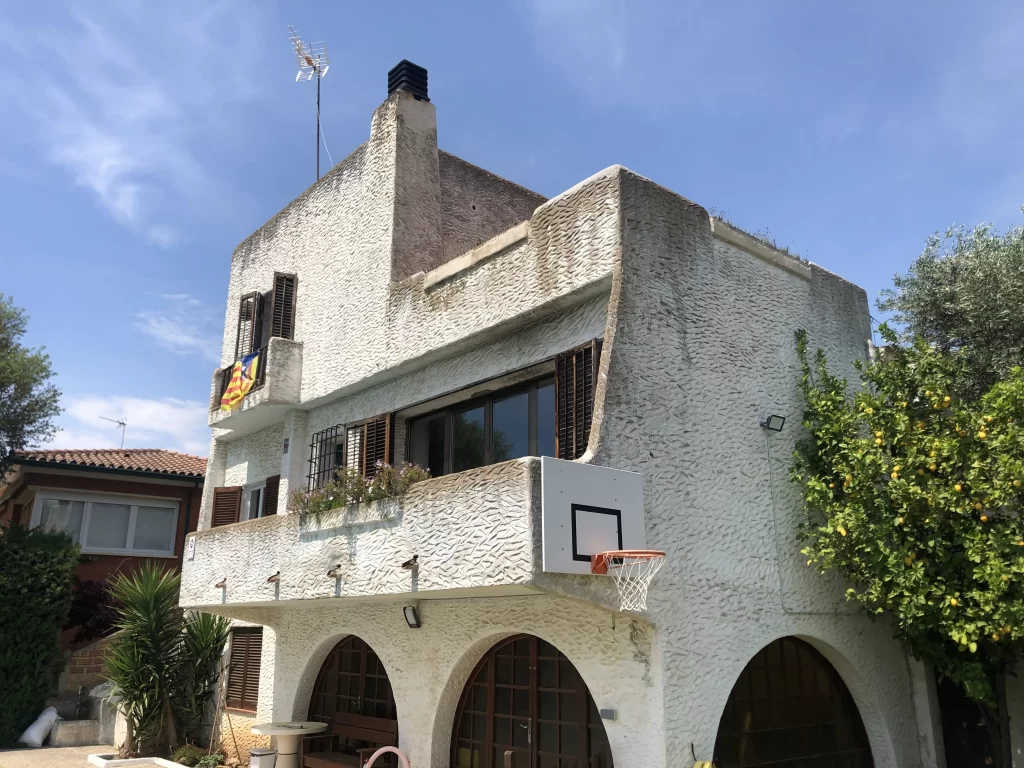 Preparación de una fachada en La Garriga